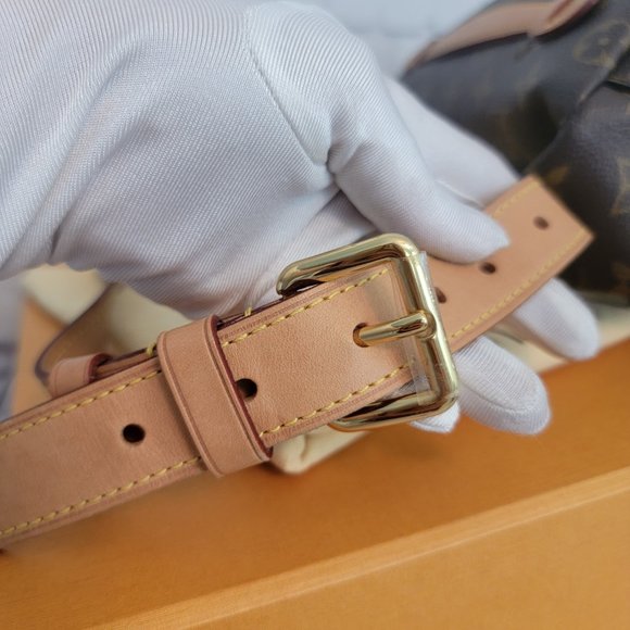 Louis Vuitton Bum Bag Monogram - Picture 8 of 16